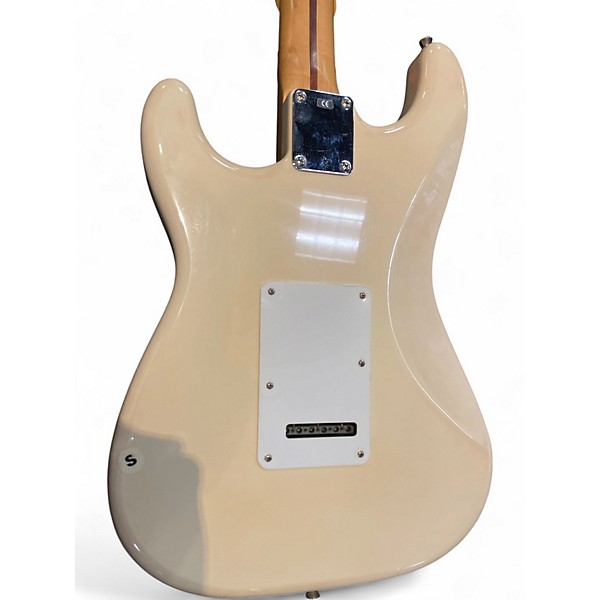 Used Fender Player Stratocaster White Solid Body Electric Guitar