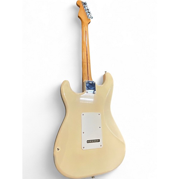 Used Fender Player Stratocaster White Solid Body Electric Guitar