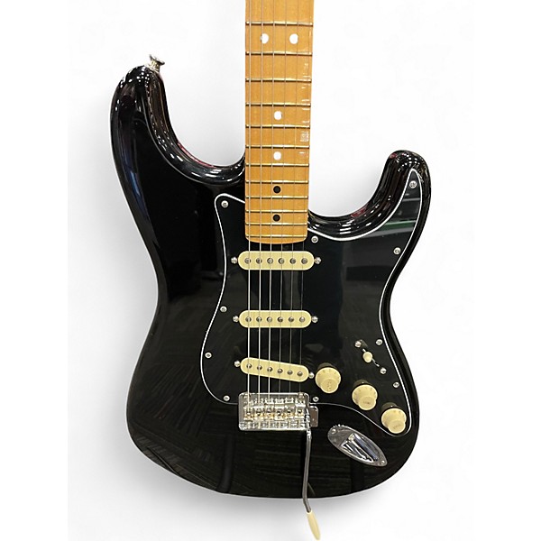 Used Fender PLAYER II STRATOCASTER Black Solid Body Electric Guitar