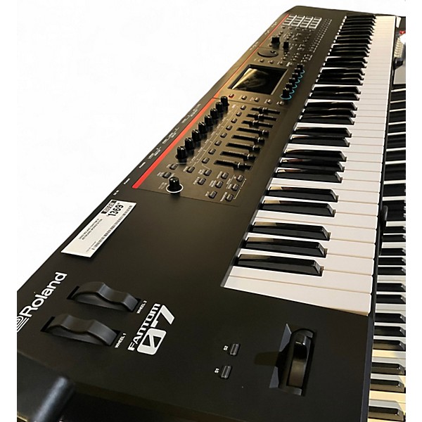 Used Roland Fantom 07 Keyboard Workstation