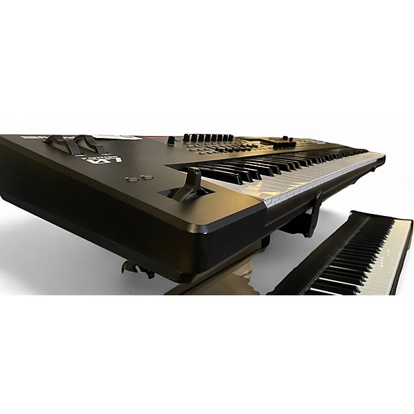 Used Roland Fantom 07 Keyboard Workstation