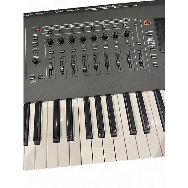 Used Roland Fantom 07 Keyboard Workstation