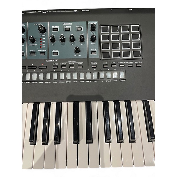 Used Roland Fantom 07 Keyboard Workstation