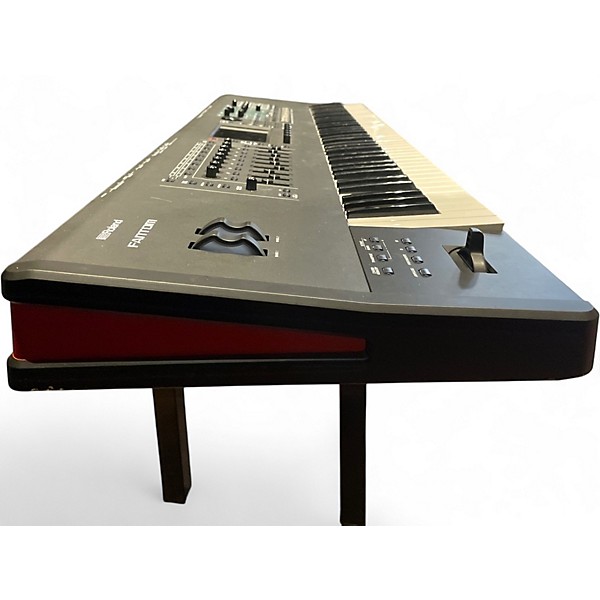 Used Roland Fantom 07 Keyboard Workstation