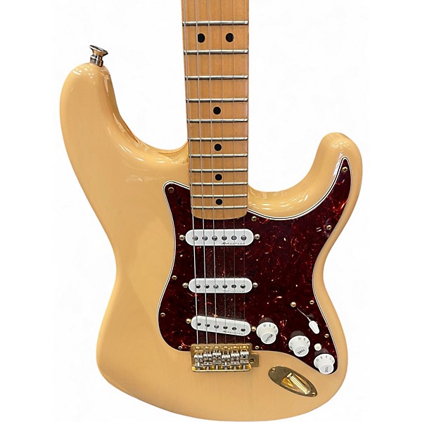 Used Fender Deluxe Players Stratocaster Honey Blonde Solid Body Electric Guitar