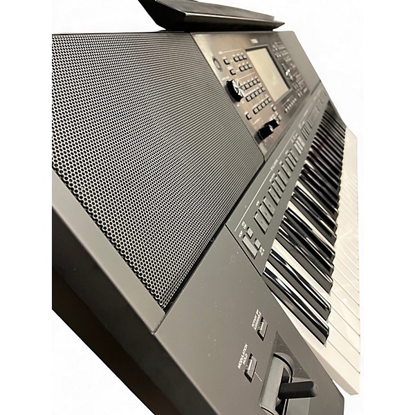 Used Yamaha PSRSX900 Keyboard Workstation