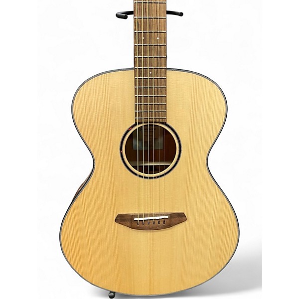 Used Breedlove Discovery Concert Natural Acoustic Guitar