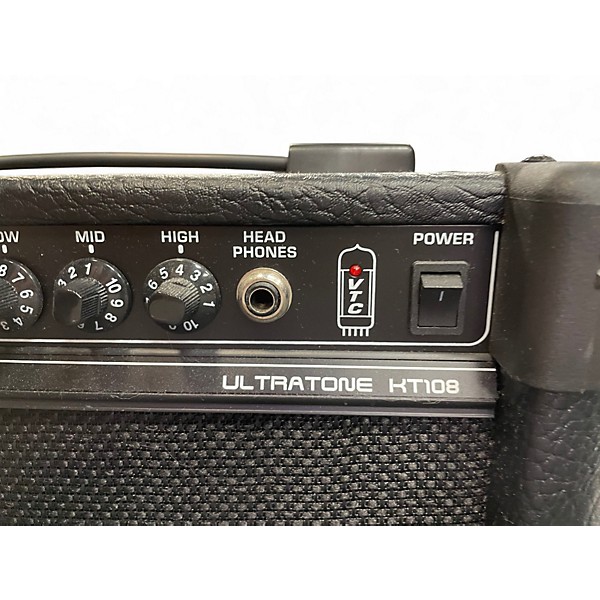 Used Behringer ultratone kt108 Keyboard Amp