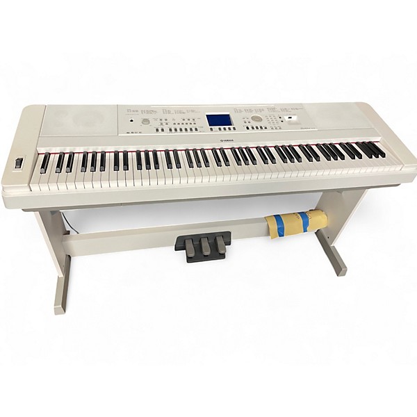 Used Yamaha DGX650 88 Key Portable Keyboard