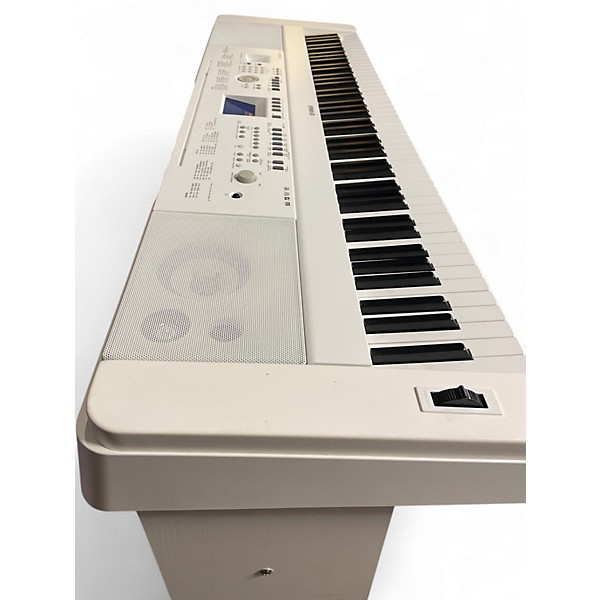 Used Yamaha DGX650 88 Key Portable Keyboard