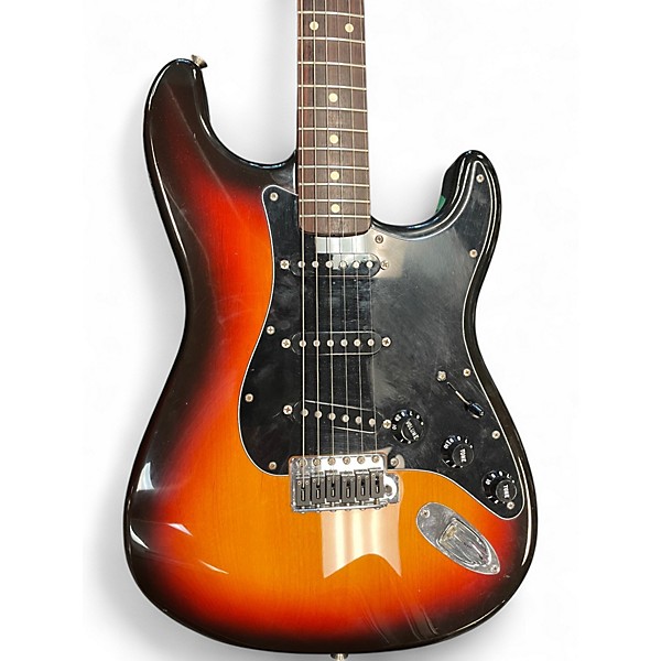 Used Fender Classic Series 1960S Stratocaster 3 Tone Sunburst Solid Body Electric Guitar