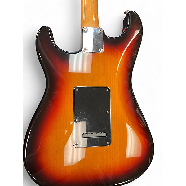 Used Fender Classic Series 1960S Stratocaster 3 Tone Sunburst Solid Body Electric Guitar