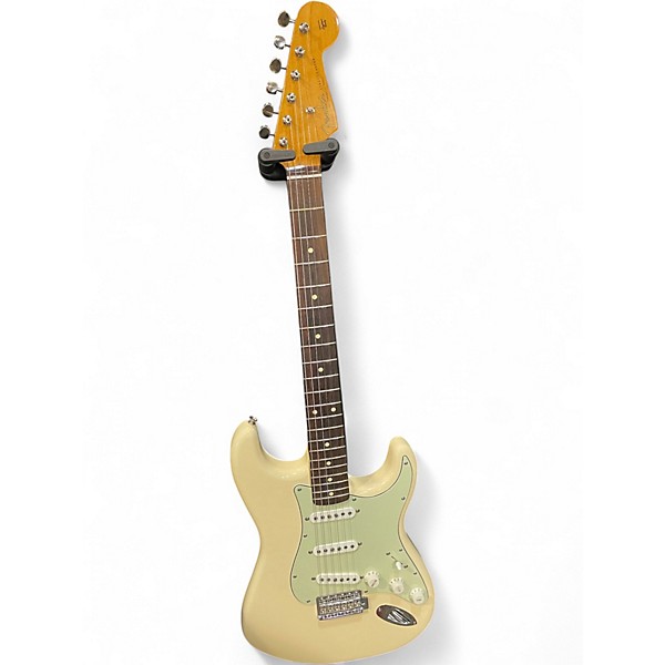 Used Fender VINTERA II 60S STRATOCASTER WHITE Solid Body Electric Guitar