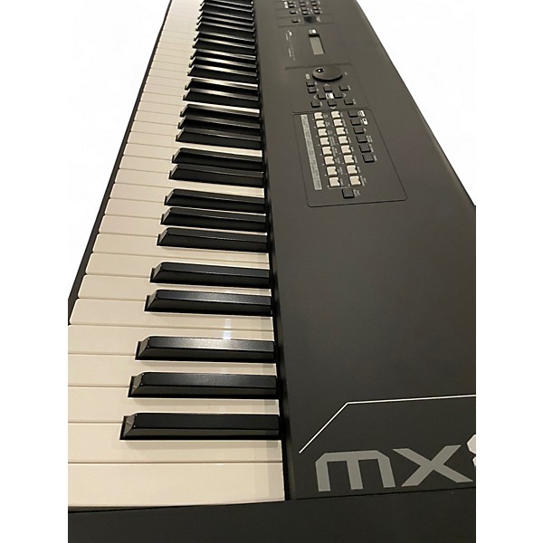 Used Yamaha MX88BK Synthesizer
