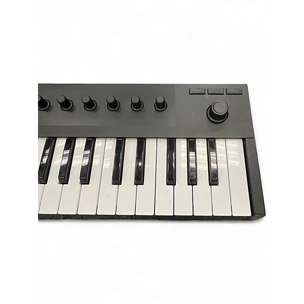 Used Native Instruments Komplete Kontrol M32 MIDI Controller