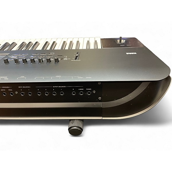 Used KORG nautilus 61 Keyboard Workstation