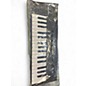 Used Native Instruments KOMPLETE KONTROL M32 MIDI Controller thumbnail