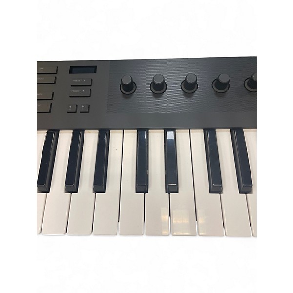 Used Native Instruments KOMPLETE KONTROL M32 MIDI Controller