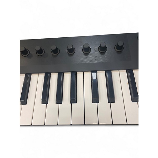 Used Native Instruments KOMPLETE KONTROL M32 MIDI Controller