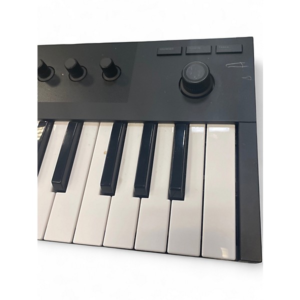 Used Native Instruments KOMPLETE KONTROL M32 MIDI Controller
