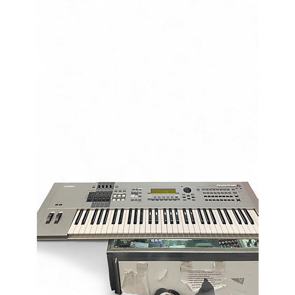 Used Yamaha MOTIF6 Keyboard Workstation