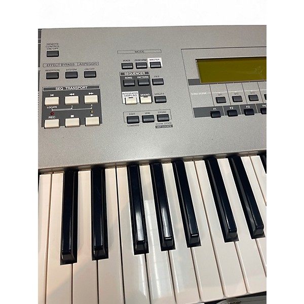 Used Yamaha MOTIF6 Keyboard Workstation