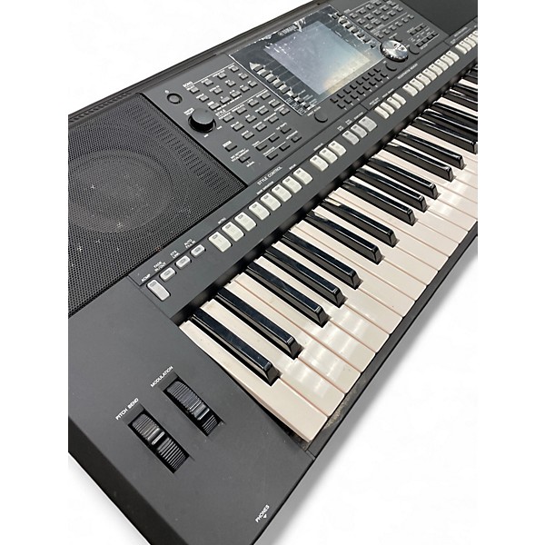 Used Yamaha PSRS950 61 Key Arranger Keyboard