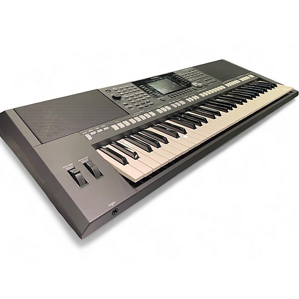Used Yamaha PSRS950 61 Key Arranger Keyboard