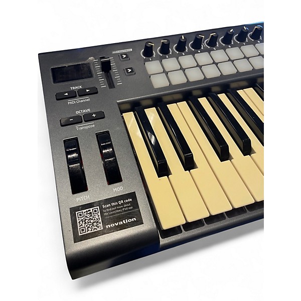 Used Novation Launchkey 25 Key MIDI Controller | Guitar Center