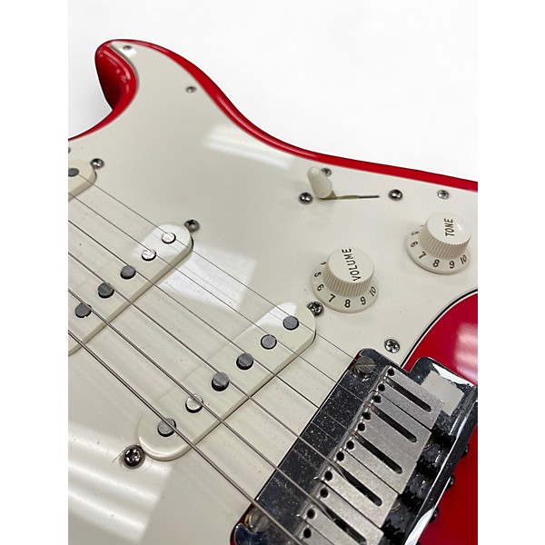Used 2000 Fender FENDER STRATOCASTER Candy Apple Red Solid Body Electric Guitar