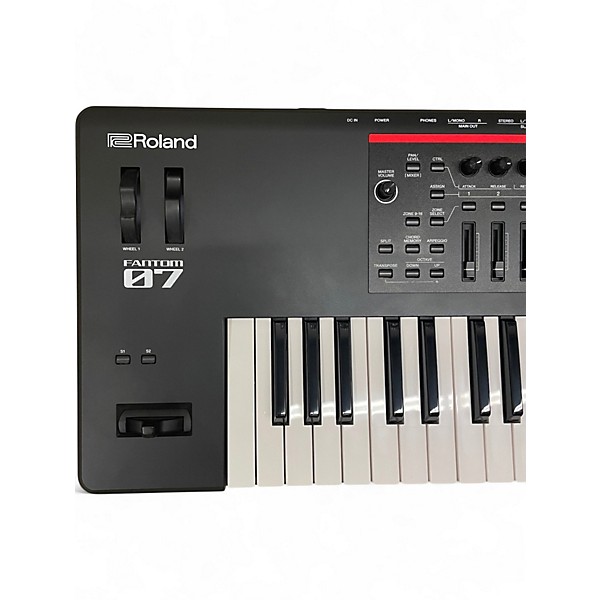 Used Roland Fantom 07 Keyboard Workstation