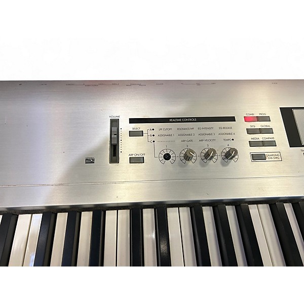 Used KORG Triton Le 88 Key Keyboard Workstation