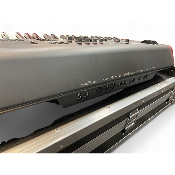 Used Yamaha MOXF8 88 Key Keyboard Workstation