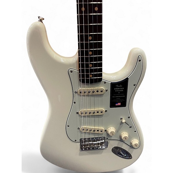Used 2025 Fender 61 AMERICAN VINTAGE II STRATOCASTER White Solid Body Electric Guitar