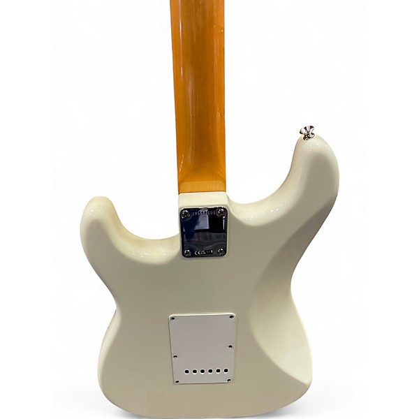 Used 2025 Fender 61 AMERICAN VINTAGE II STRATOCASTER White Solid Body Electric Guitar