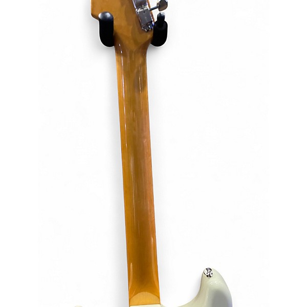 Used 2025 Fender 61 AMERICAN VINTAGE II STRATOCASTER White Solid Body Electric Guitar