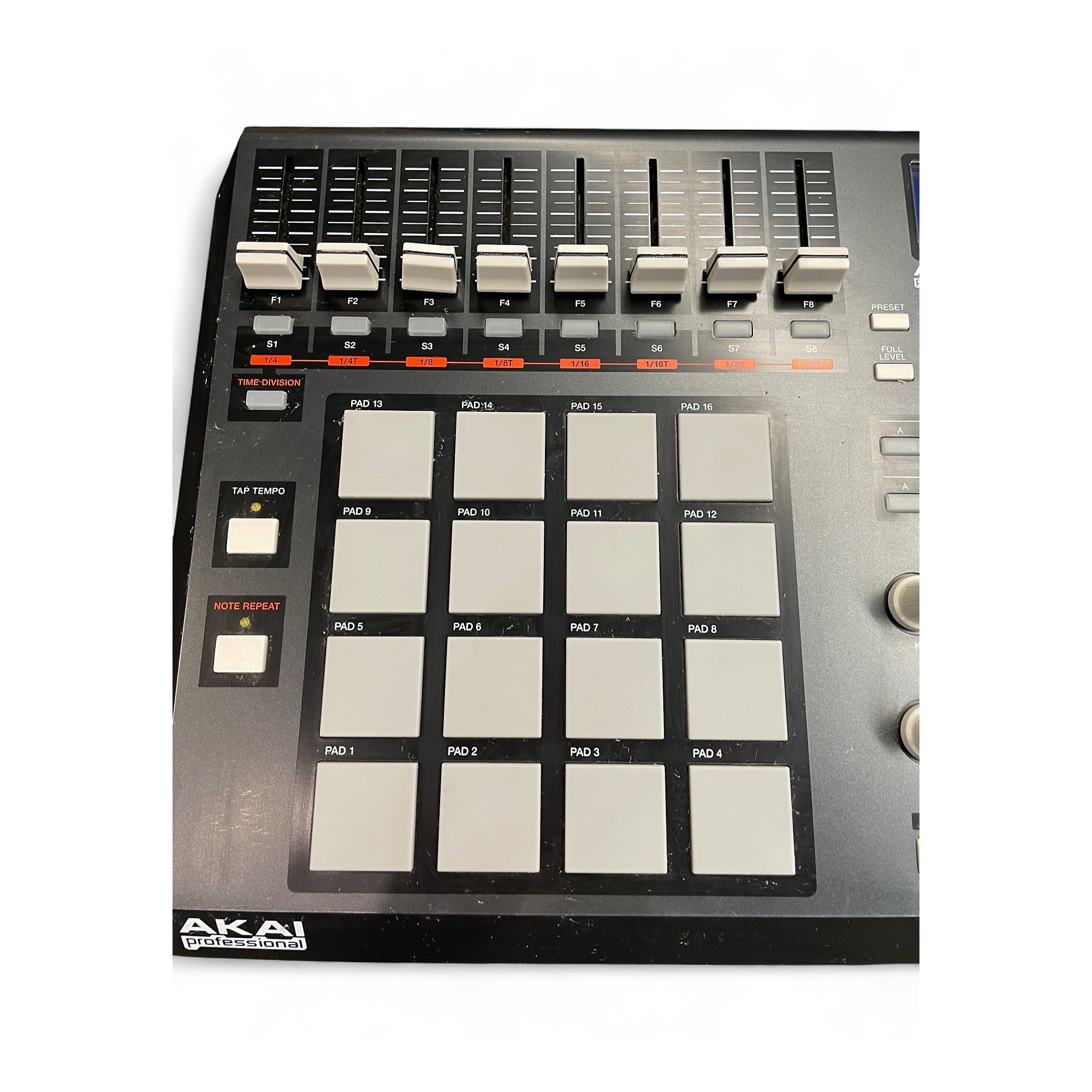 Used Akai Professional MPD32 MIDI Controller | Guitar Center