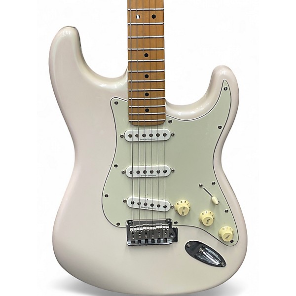Used Squier Deluxe Stratocaster White Solid Body Electric Guitar