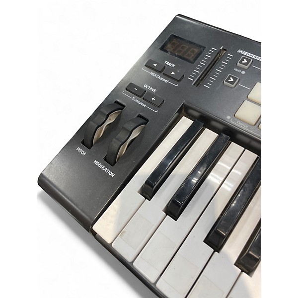 Used Novation Launchkey 25 Key MIDI Controller