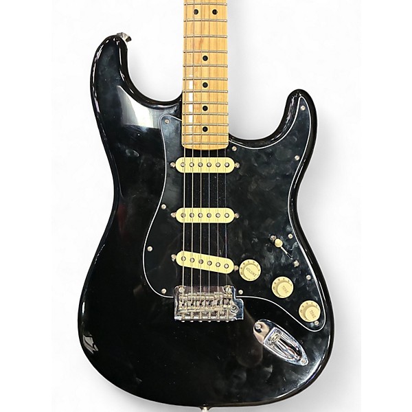 Used Fender Special Edition Player Stratocaster MN Black Solid Body Electric Guitar
