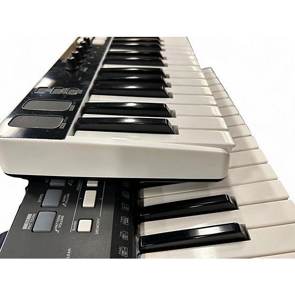 Used IK Multimedia IRIG KEYS I/O 25 MIDI Controller