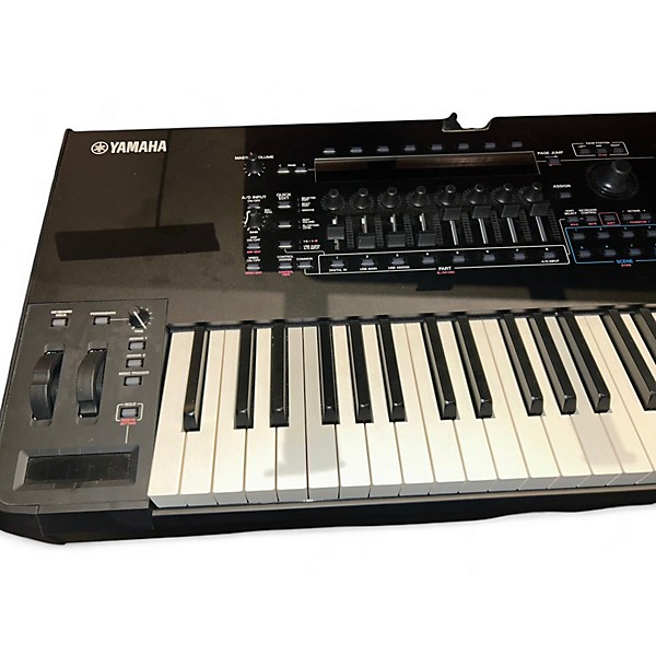 Used Yamaha MONTAGE M8X Keyboard Workstation