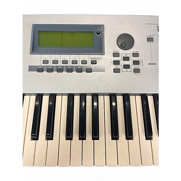 Used Yamaha Motif ES6 61 Key Keyboard Workstation