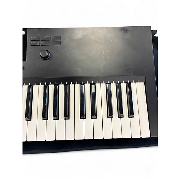 Used Native Instruments Komplete Kontrol S61 MKII MIDI Controller