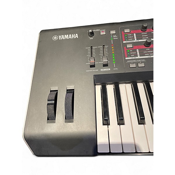Used Yamaha MOX6 61 Key Keyboard Workstation