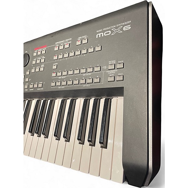 Used Yamaha MOX6 61 Key Keyboard Workstation