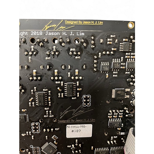 Used Instrou HARMONAIG Synthesizer
