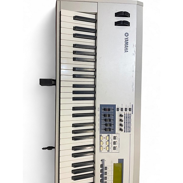 Used Yamaha MO8 88 Key Keyboard Workstation