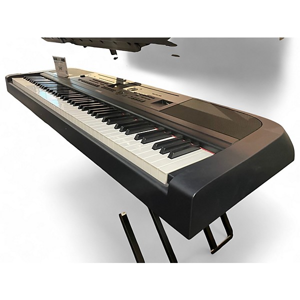 Used Yamaha DGX670 Keyboard Workstation