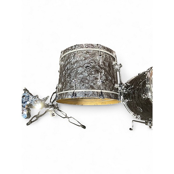 Used DW 4 Piece Performance Series Black Diamond Drum Kit